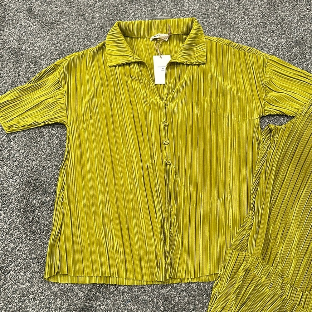 Nwt set. Top and pants. Boutique brand new - Picture 2 of 9